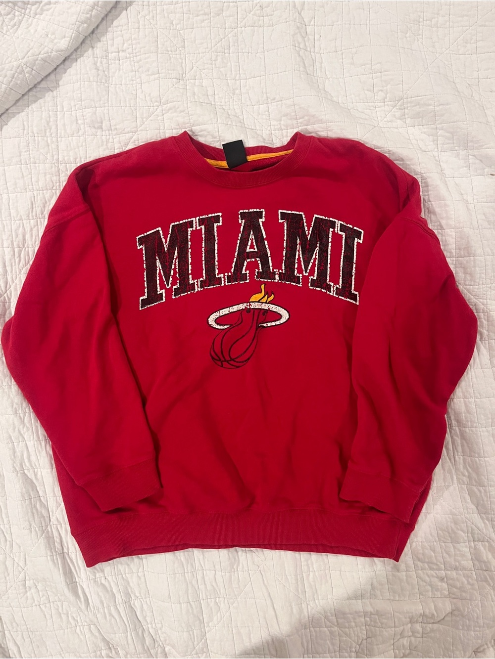 Ultra Game NBA Miami Heat Red Crewneck Sweatshirt Men’s Medium Distressed Logo